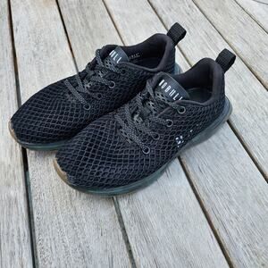 NOBULL Mesh Runner Black White Running Shoes Men 5.5 Women 7 Knit Top Black